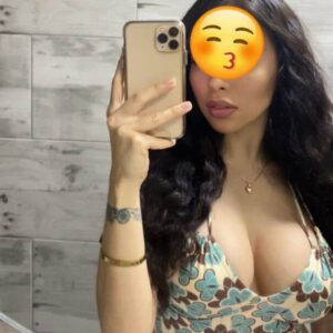 LA REAL KARLA PARA SERIVRTE MI AMOR VEN PASA UN MOEMENTO AGRADABLE