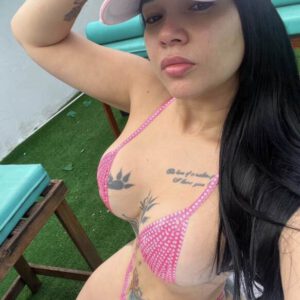 Escríbeme a WhatsApp cariño